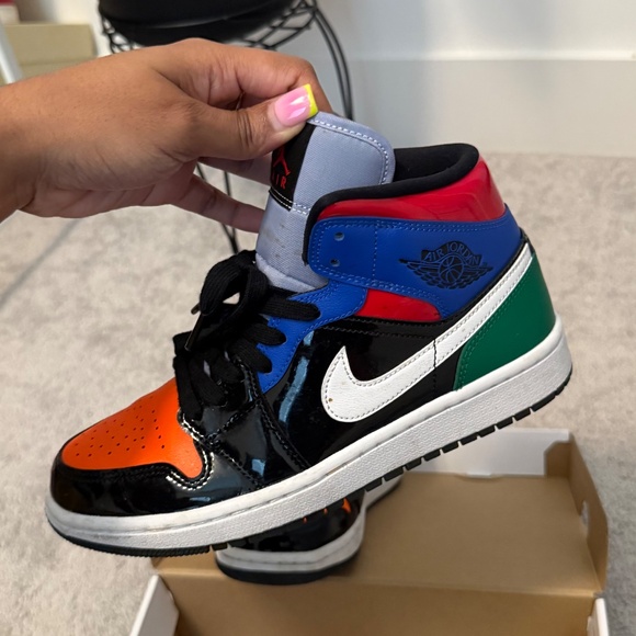 Women’s Air Jordan 1 Mid SE - Picture 6 of 10